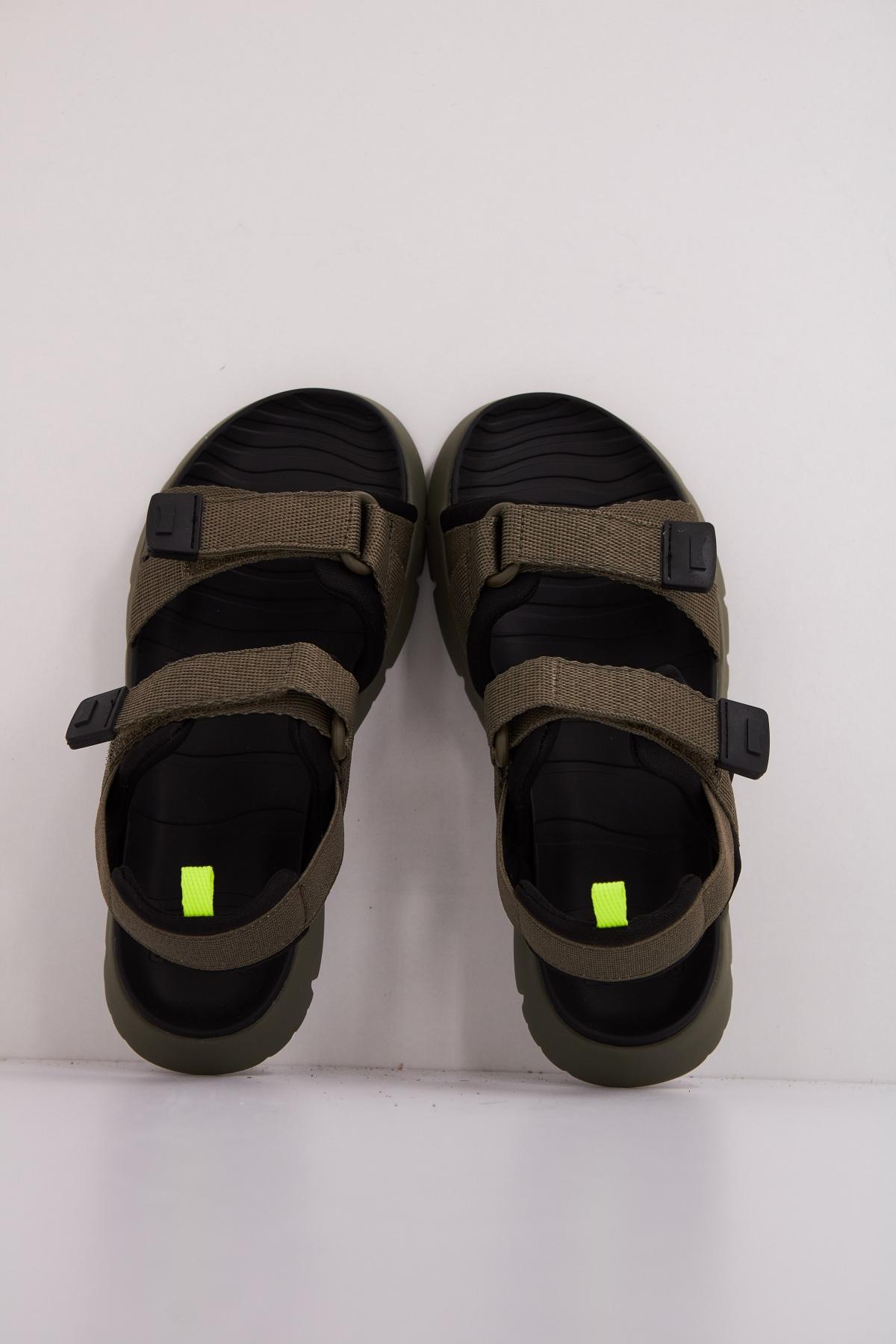 CAMPER ORUGA SANDAL en color VERDE  (3)