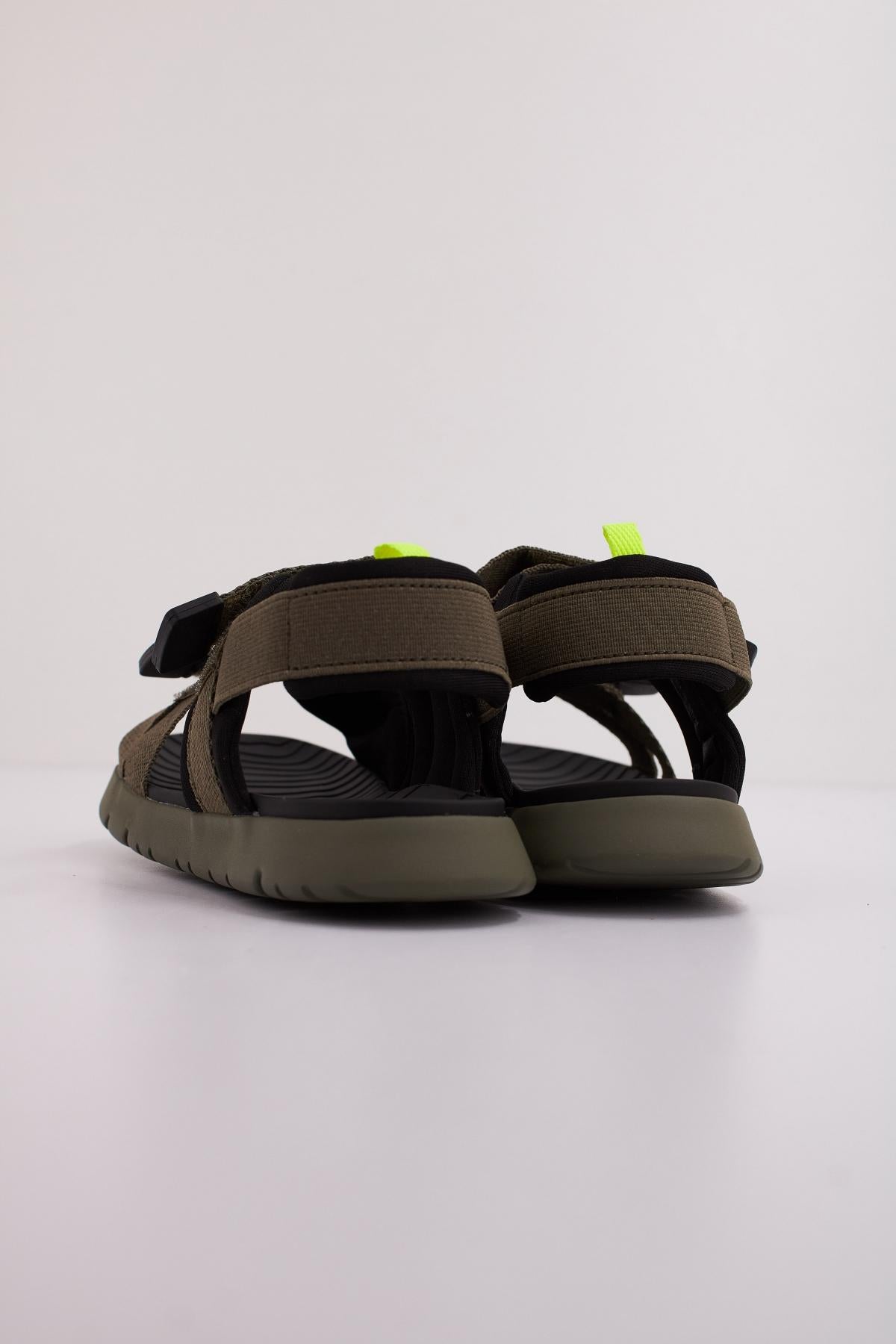 CAMPER ORUGA SANDAL en color VERDE  (4)