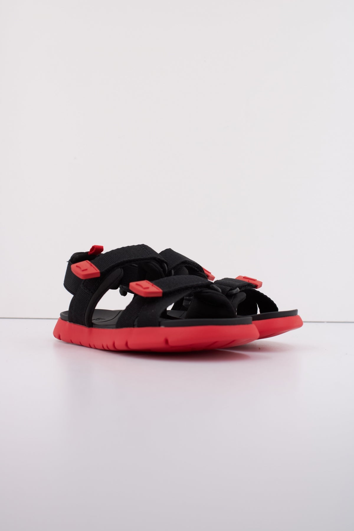 CAMPER ORUGA SANDAL KIDS en color NEGRO  (2)