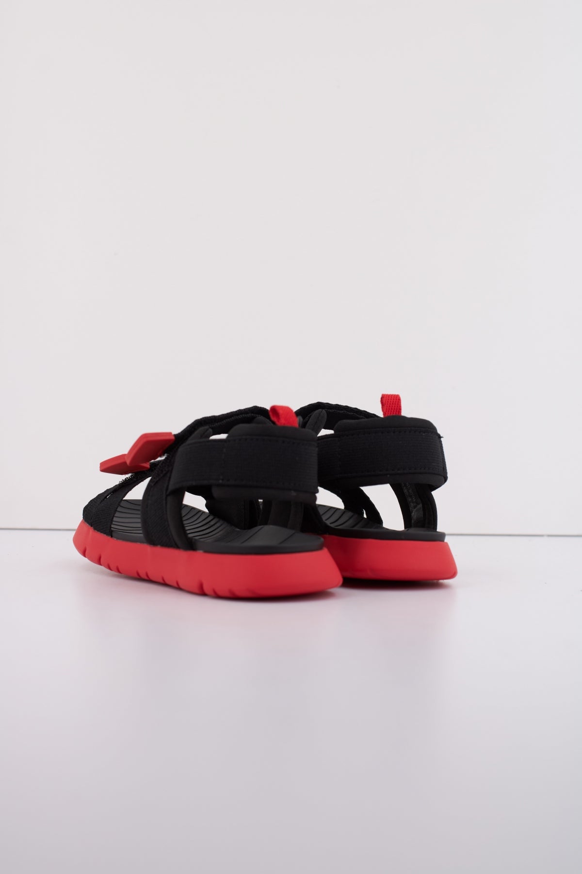 CAMPER ORUGA SANDAL KIDS en color NEGRO  (4)