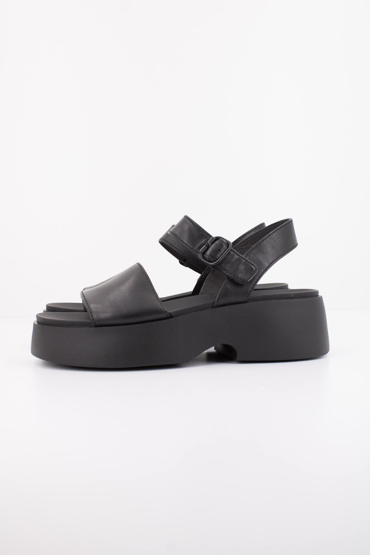 CAMPER  TASHA en color NEGRO  (1)