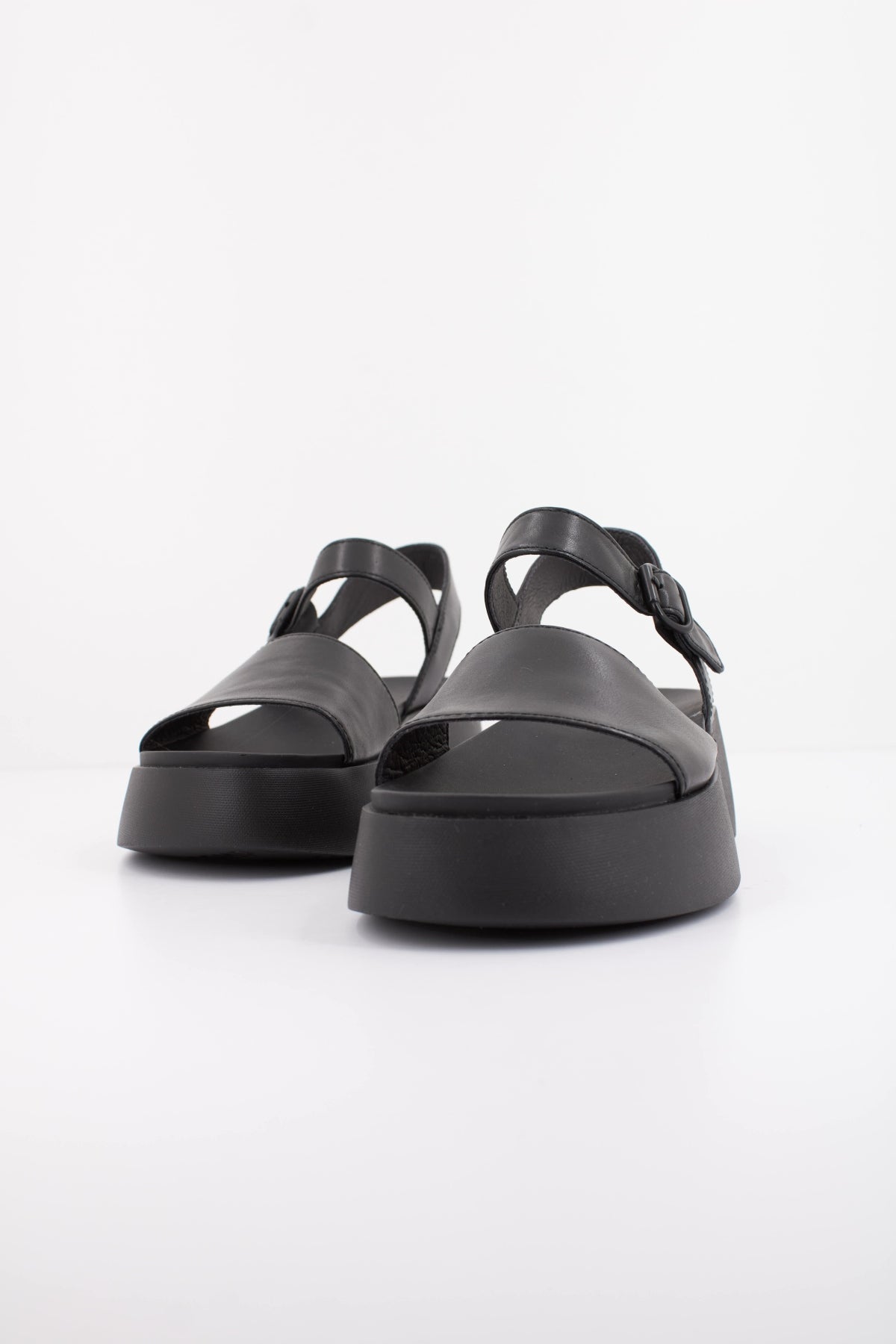 CAMPER  TASHA en color NEGRO  (2)