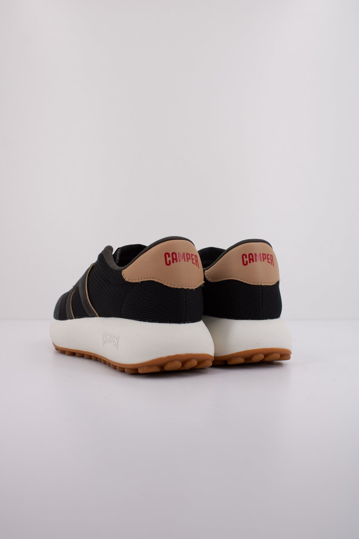 CAMPER PELOTAS ATHENS en color NEGRO  (4)