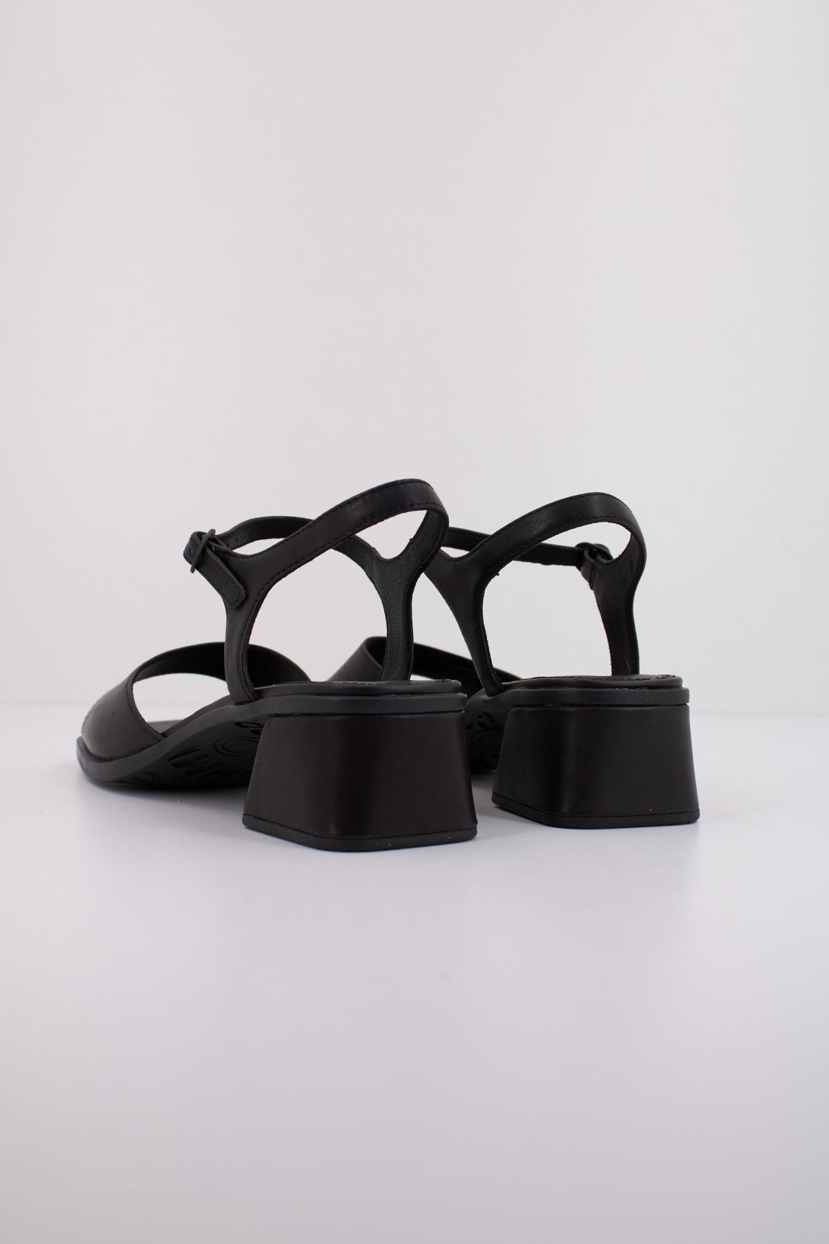 CAMPER KORA SANDAL en color NEGRO  (4)