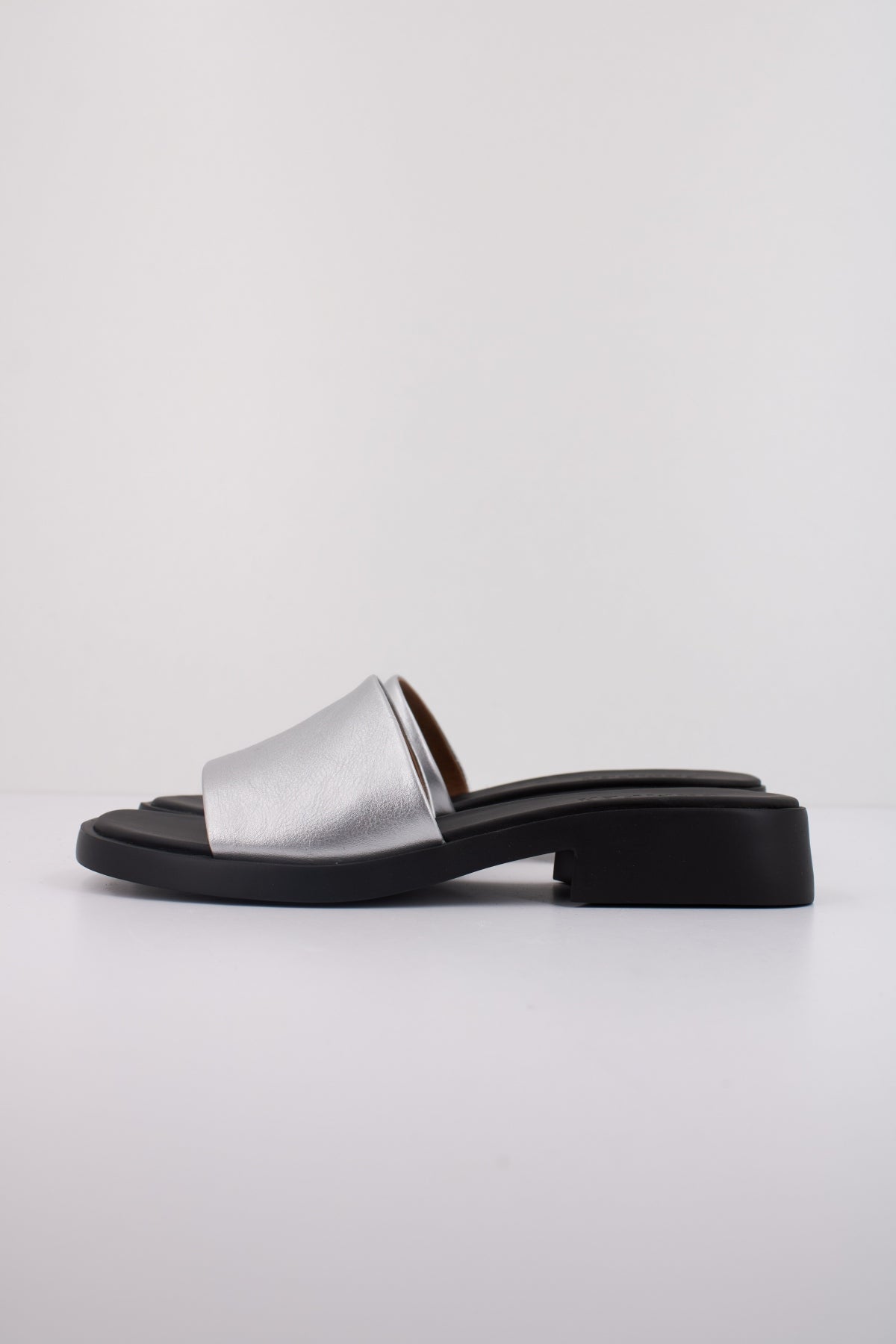 CAMPER DANA en color GRIS  (1)