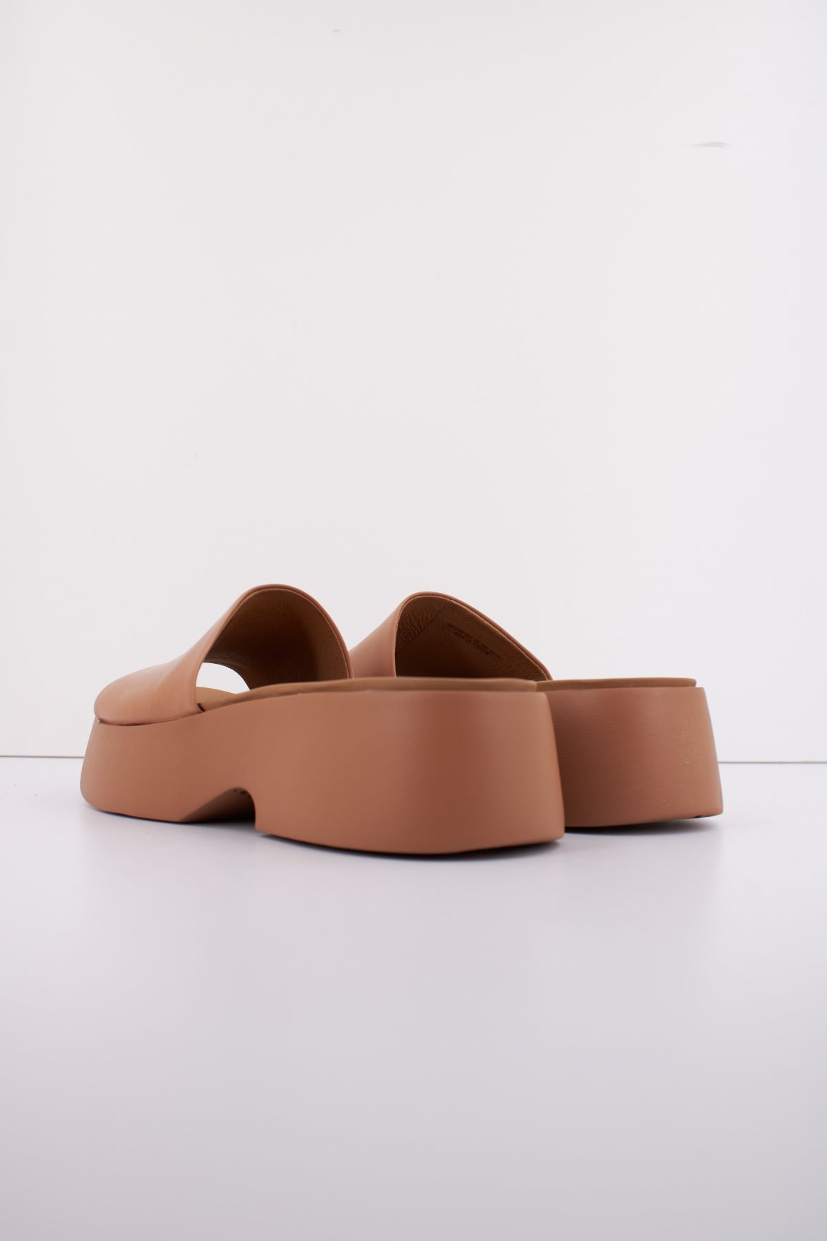 CAMPER TASHA en color MARRON  (4)