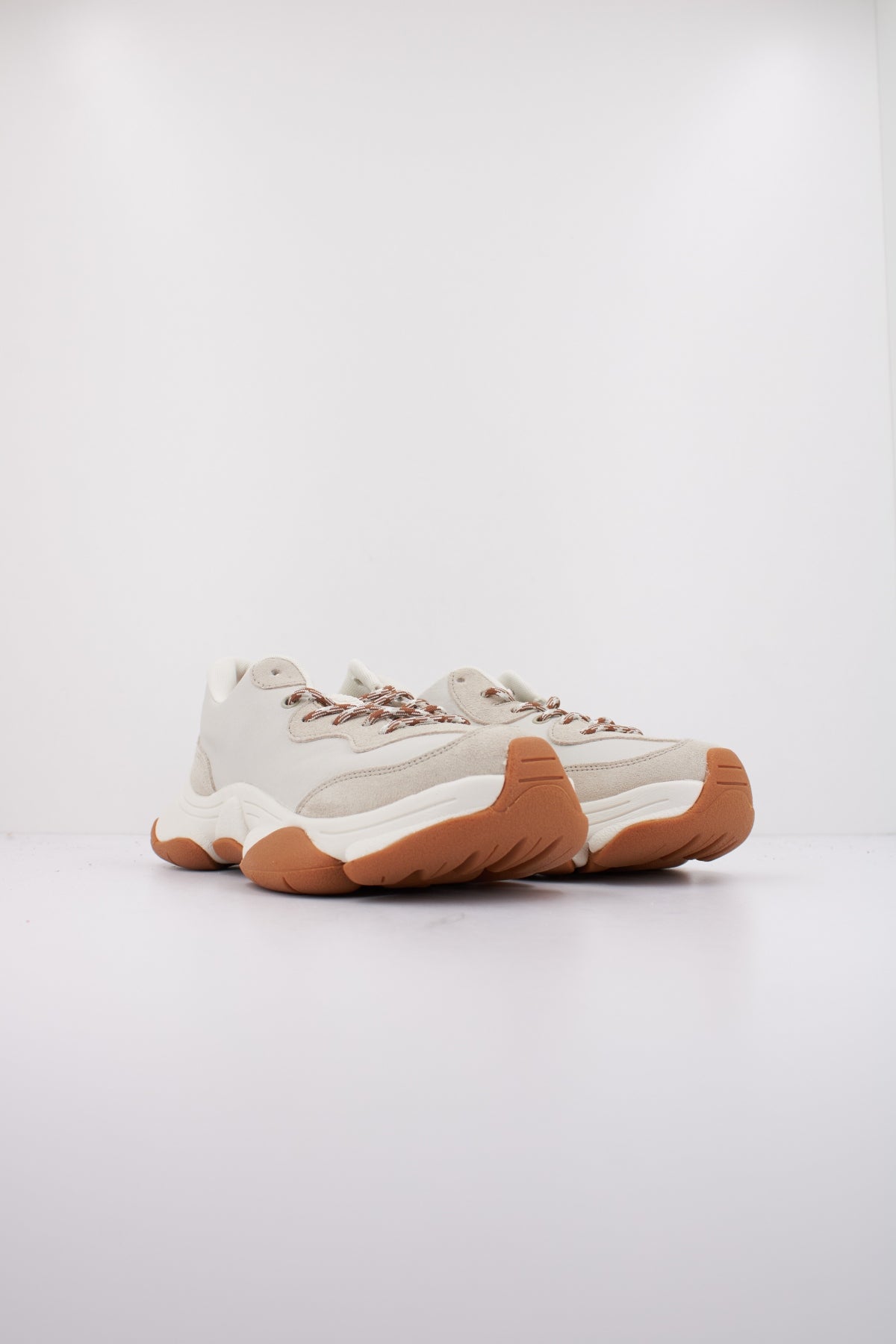 CAMPER  KARST en color BLANCO  (2)