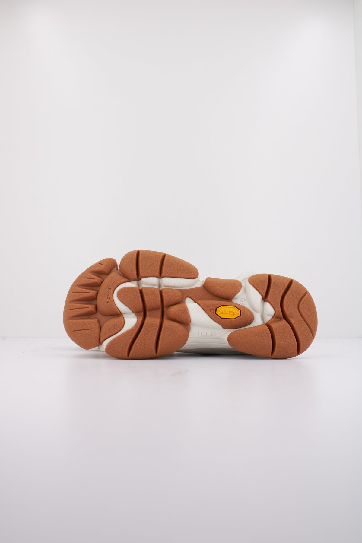 CAMPER  KARST en color BLANCO  (5)
