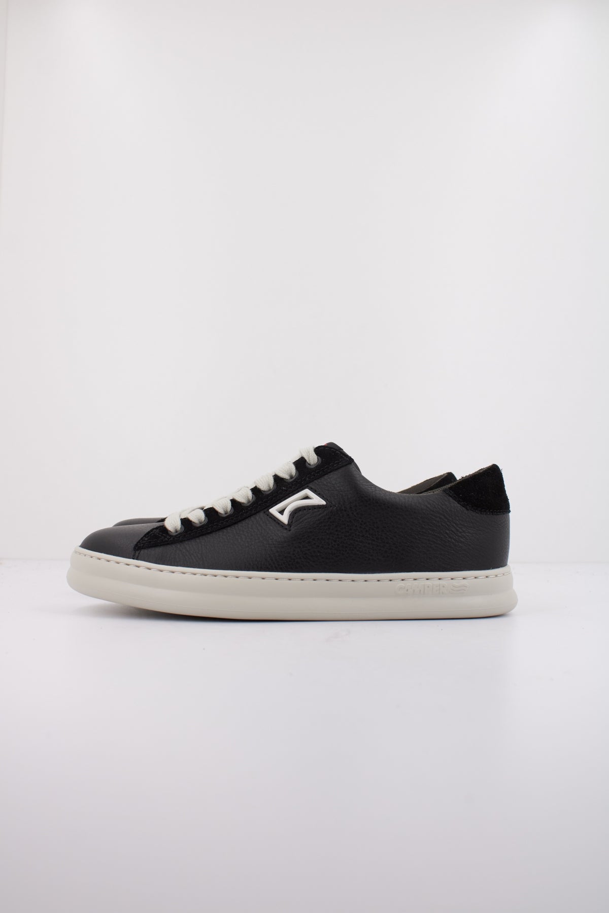 CAMPER RUNNER en color NEGRO  (1)
