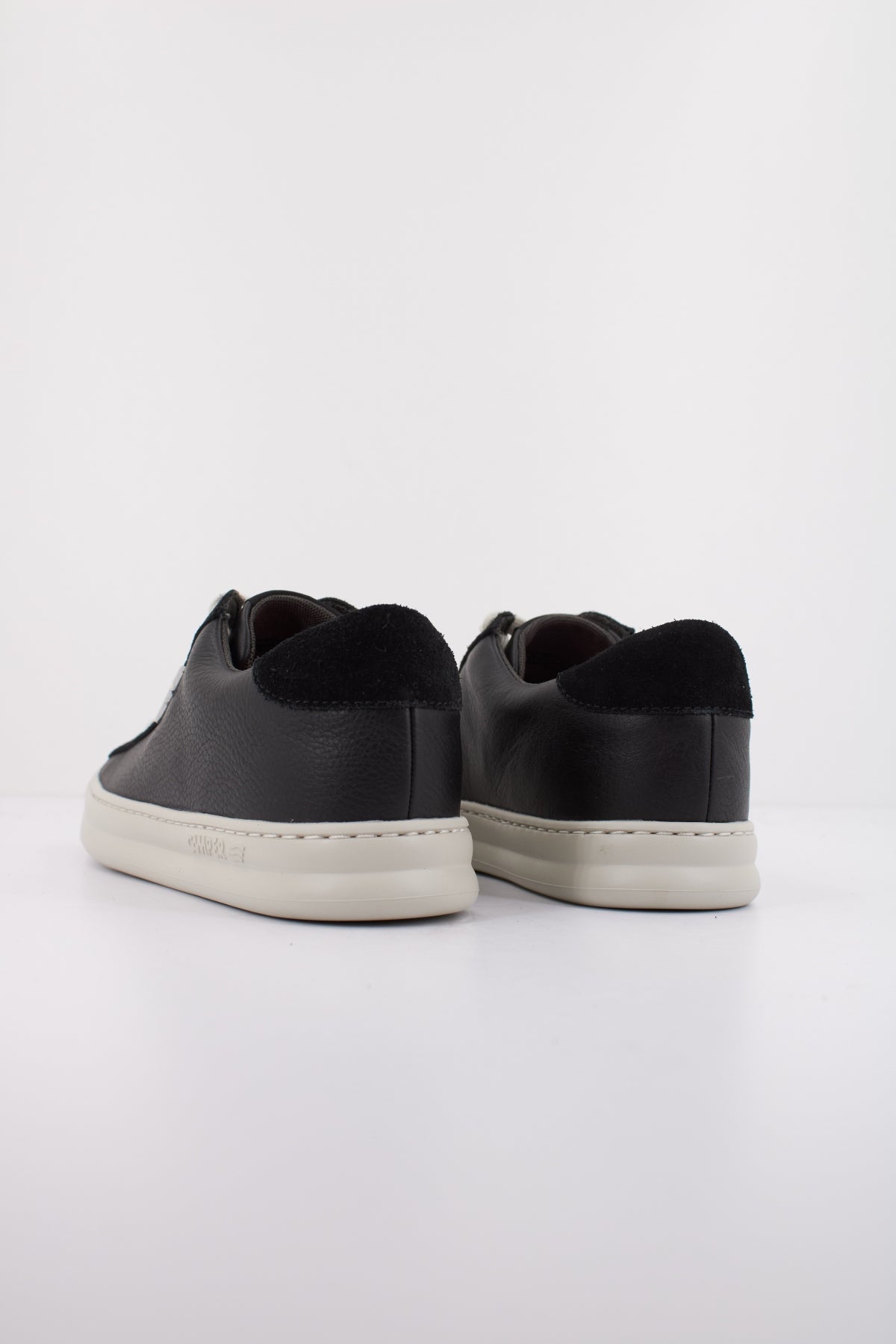 CAMPER RUNNER en color NEGRO  (4)