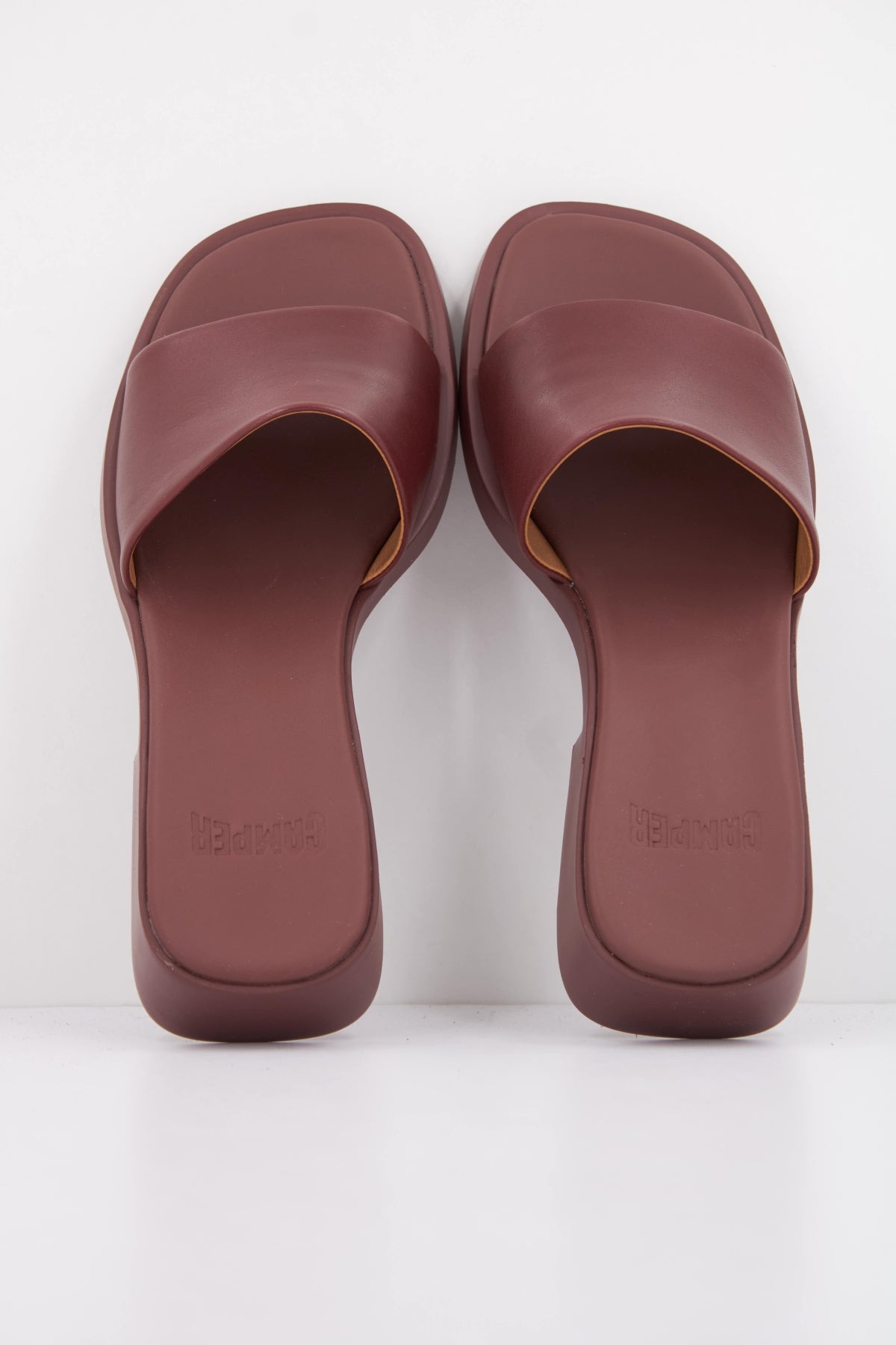 CAMPER DANA ULTRASOFT en color BURDEOS  (3)