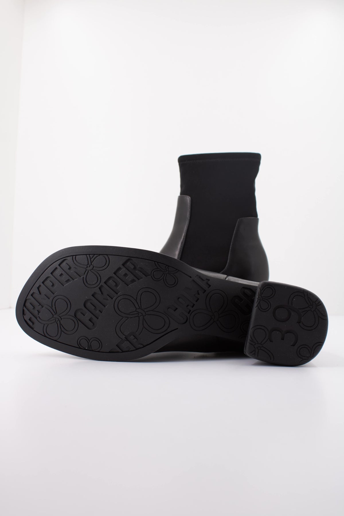 CAMPER ULTRAS en color NEGRO  (5)