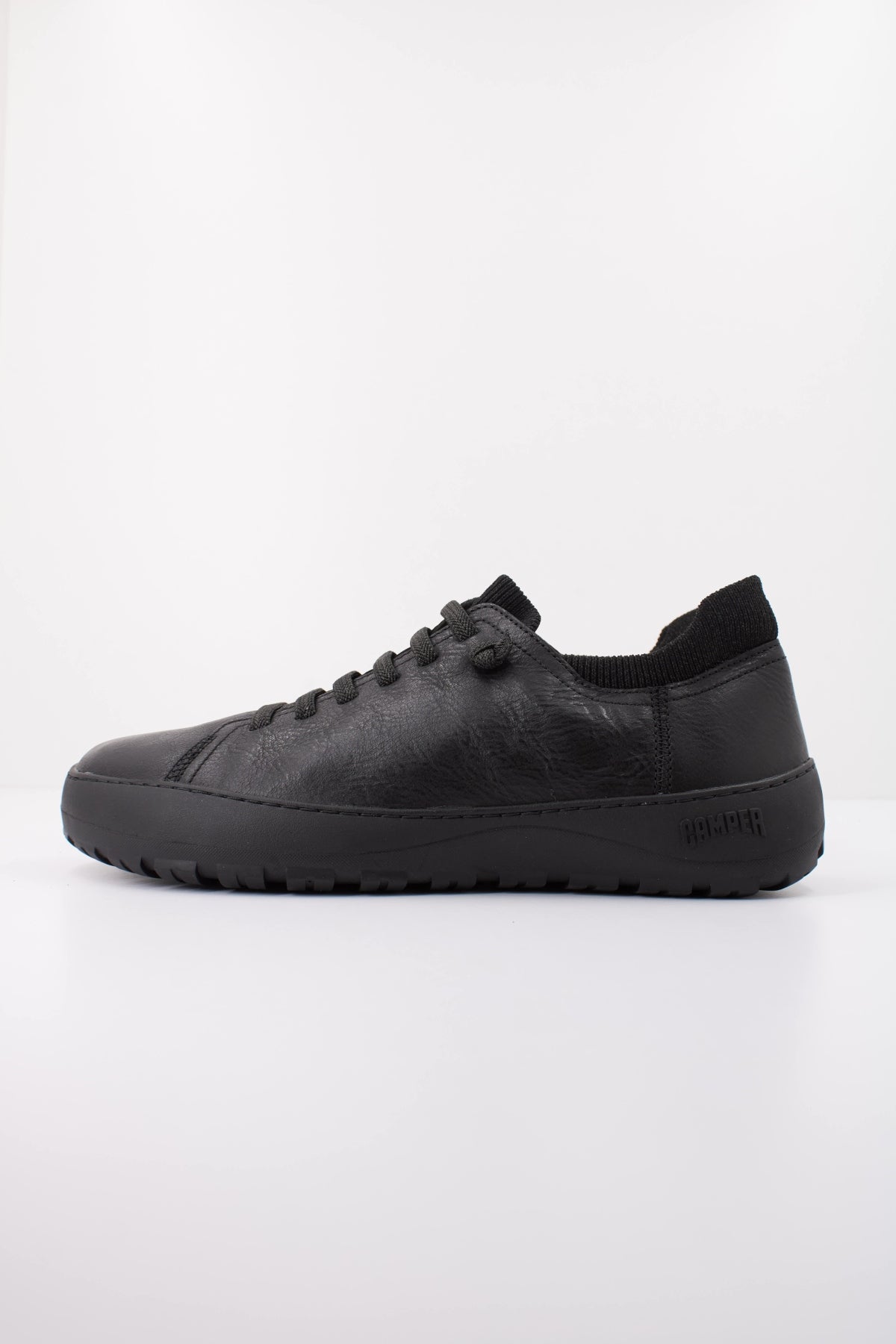 CAMPER HOWDY en color NEGRO  (1)