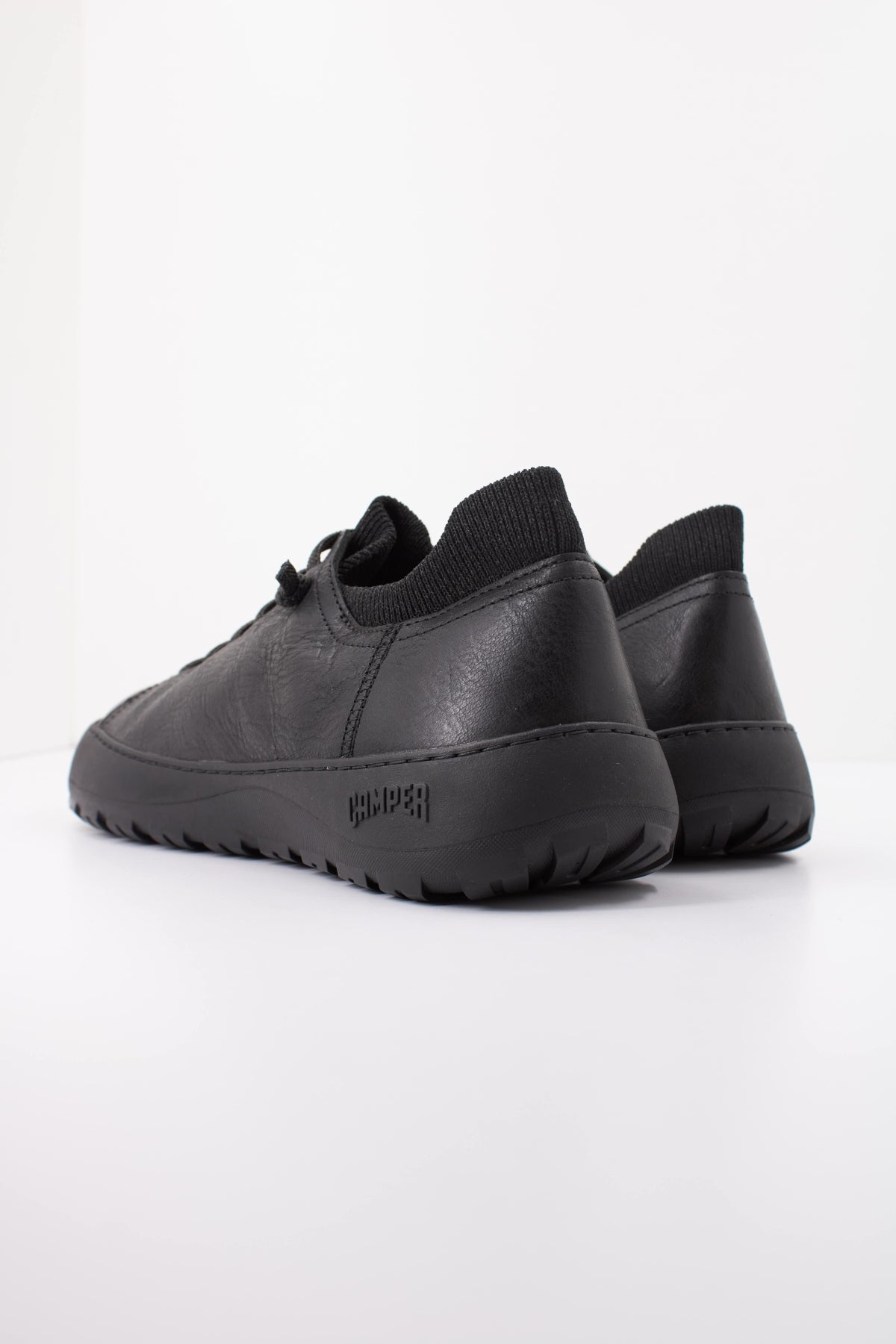 CAMPER HOWDY en color NEGRO  (4)
