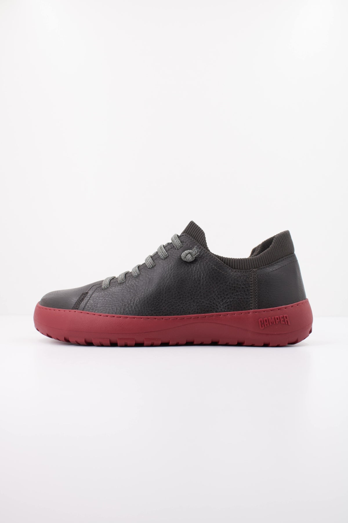 CAMPER HOWDY en color NEGRO  (1)