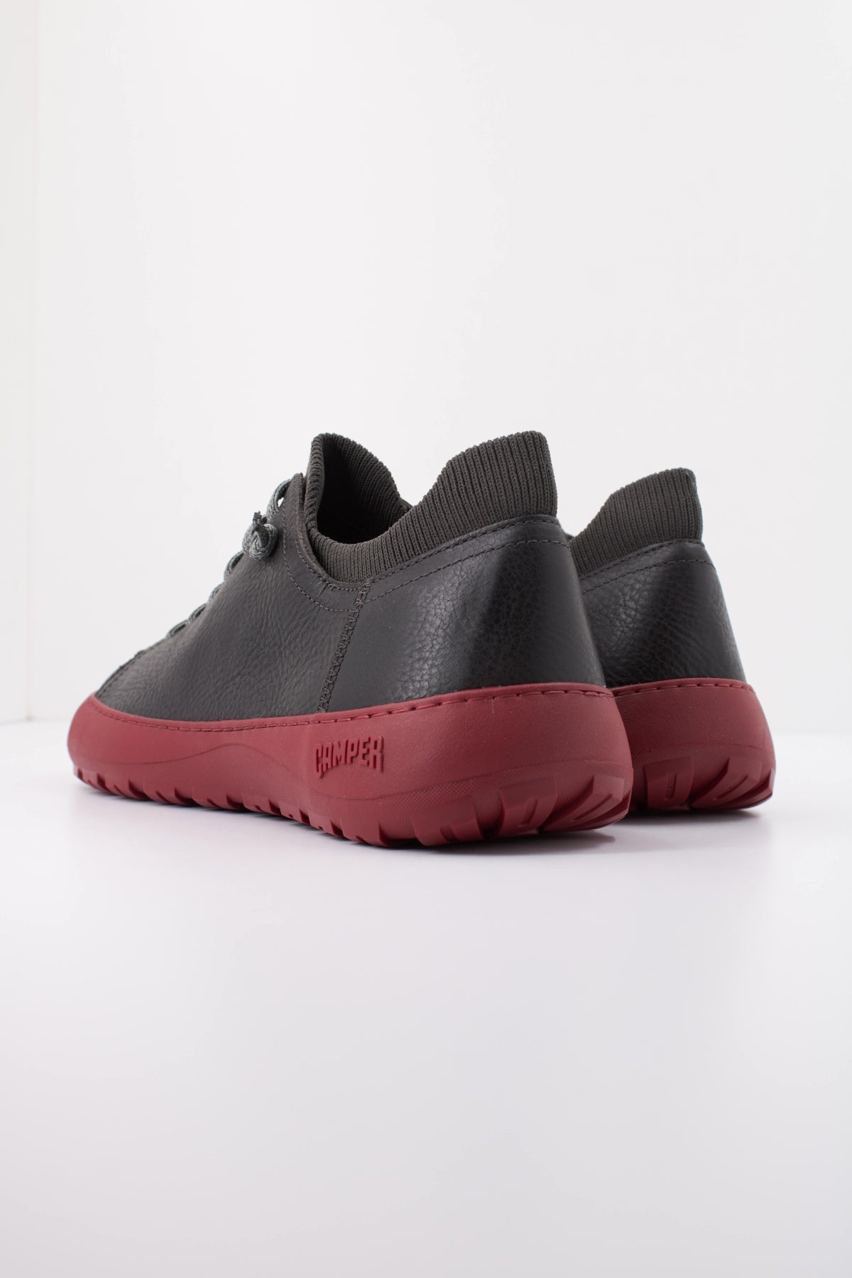 CAMPER HOWDY en color NEGRO  (4)