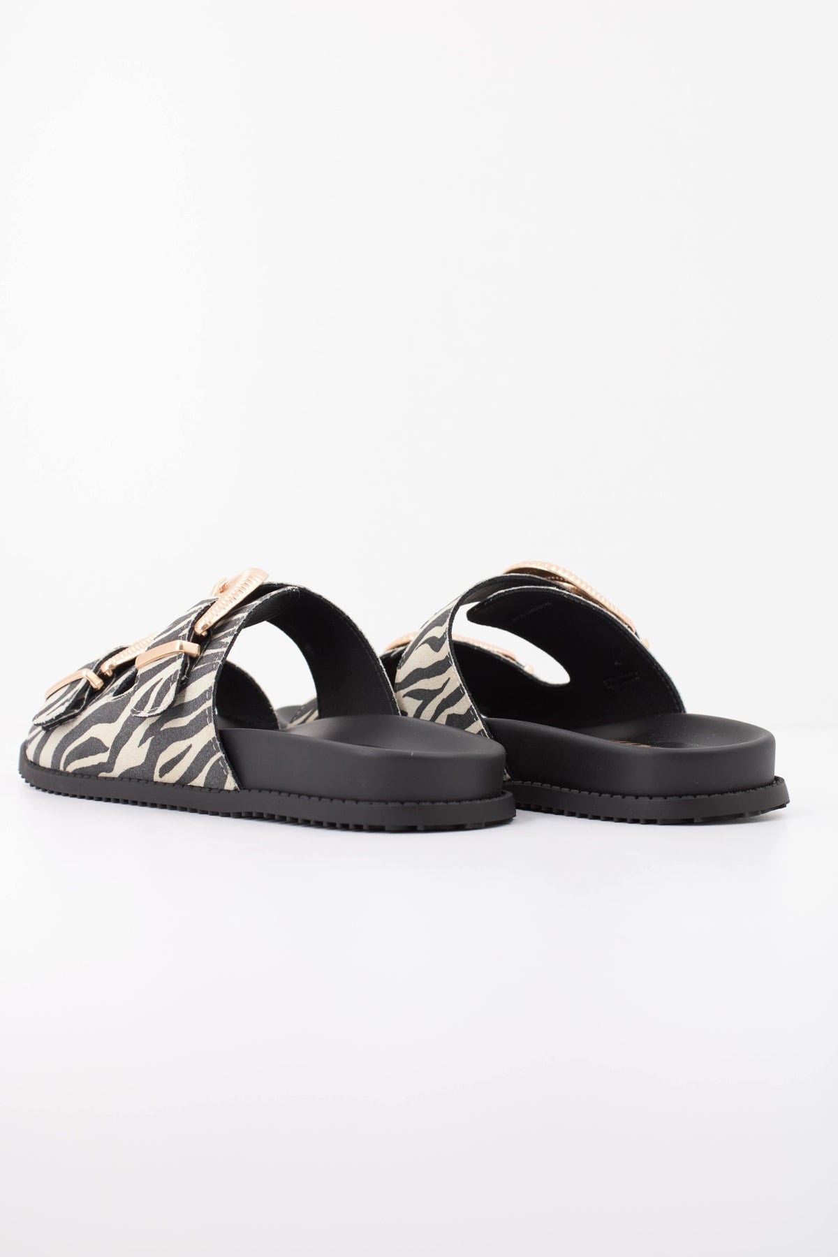 MTNG SANDALIA HEBILLAS en color ANIMAL PRINT  (4)