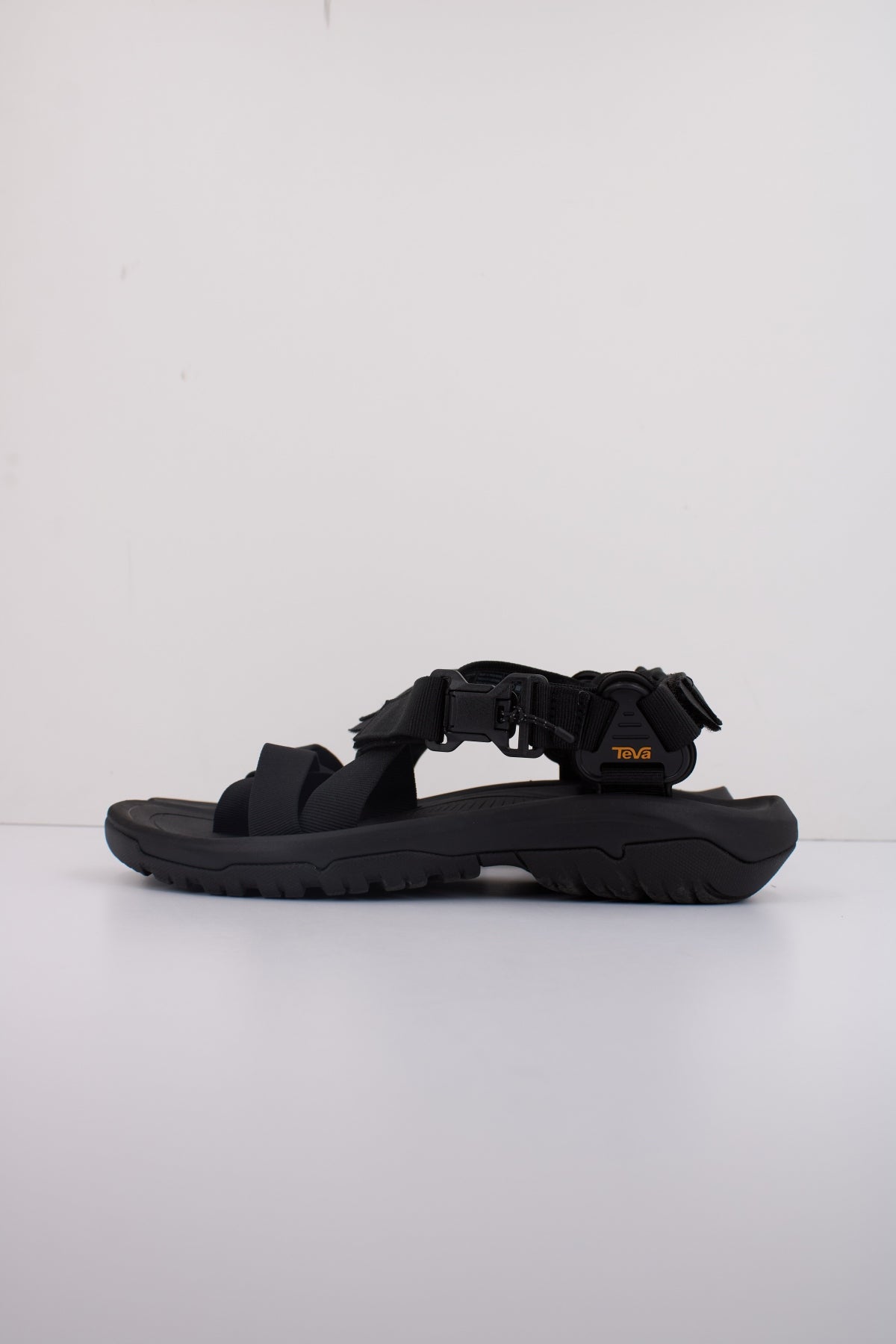 TEVA HURRICANE TERRA DACTYL en color NEGRO  (1)