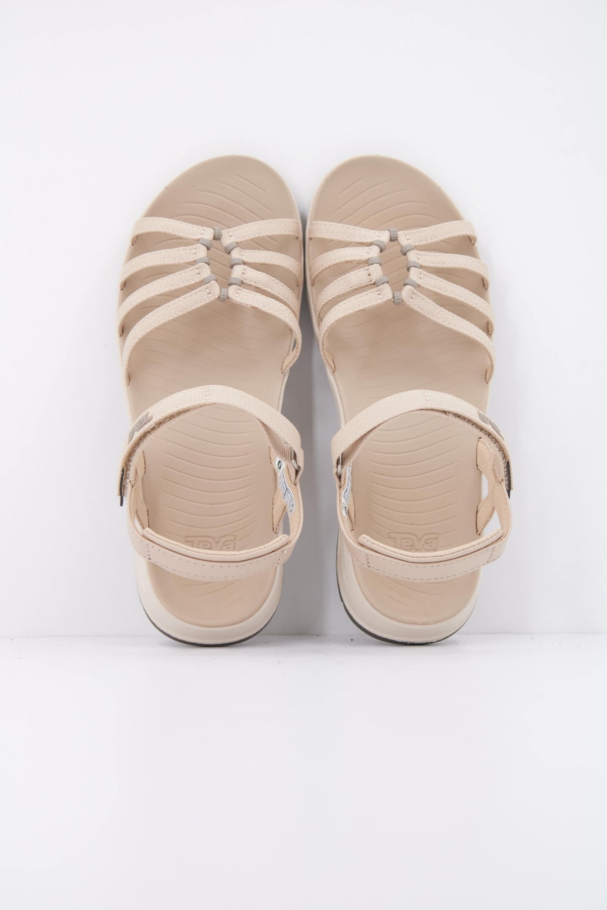 TEVA W TIRRA TRAVELLE en color MARRON CLARO  (3)