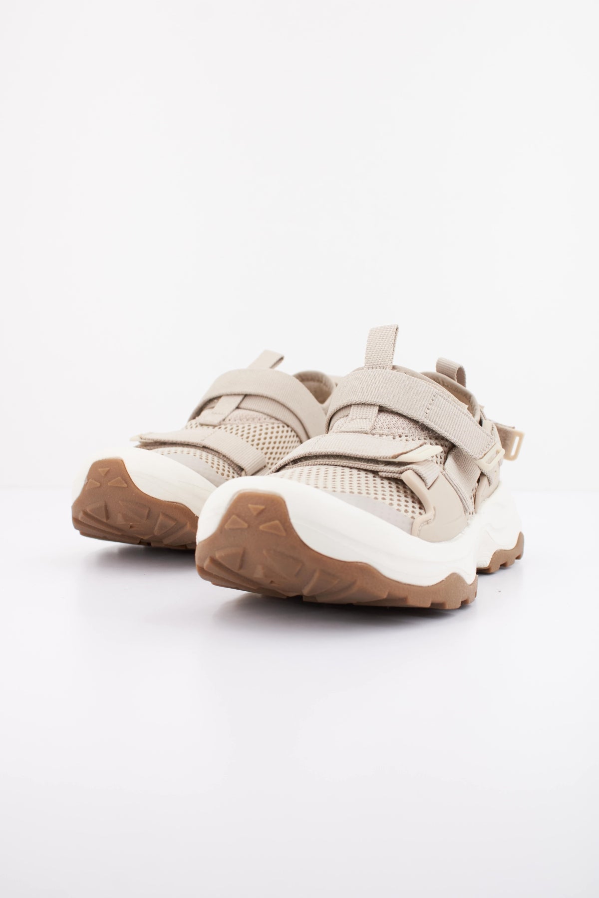 TEVA W OUTFLOW UNIVE  en color BEIS  (2)
