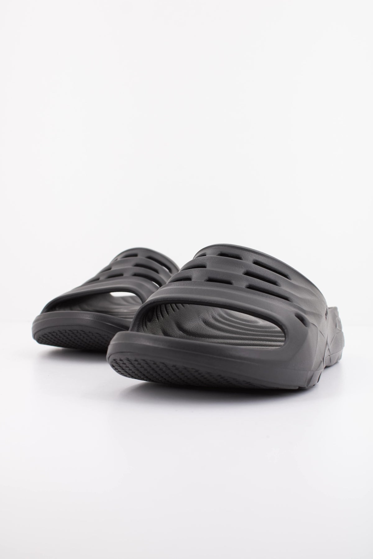 TEVA M APRETRAIL en color NEGRO  (2)