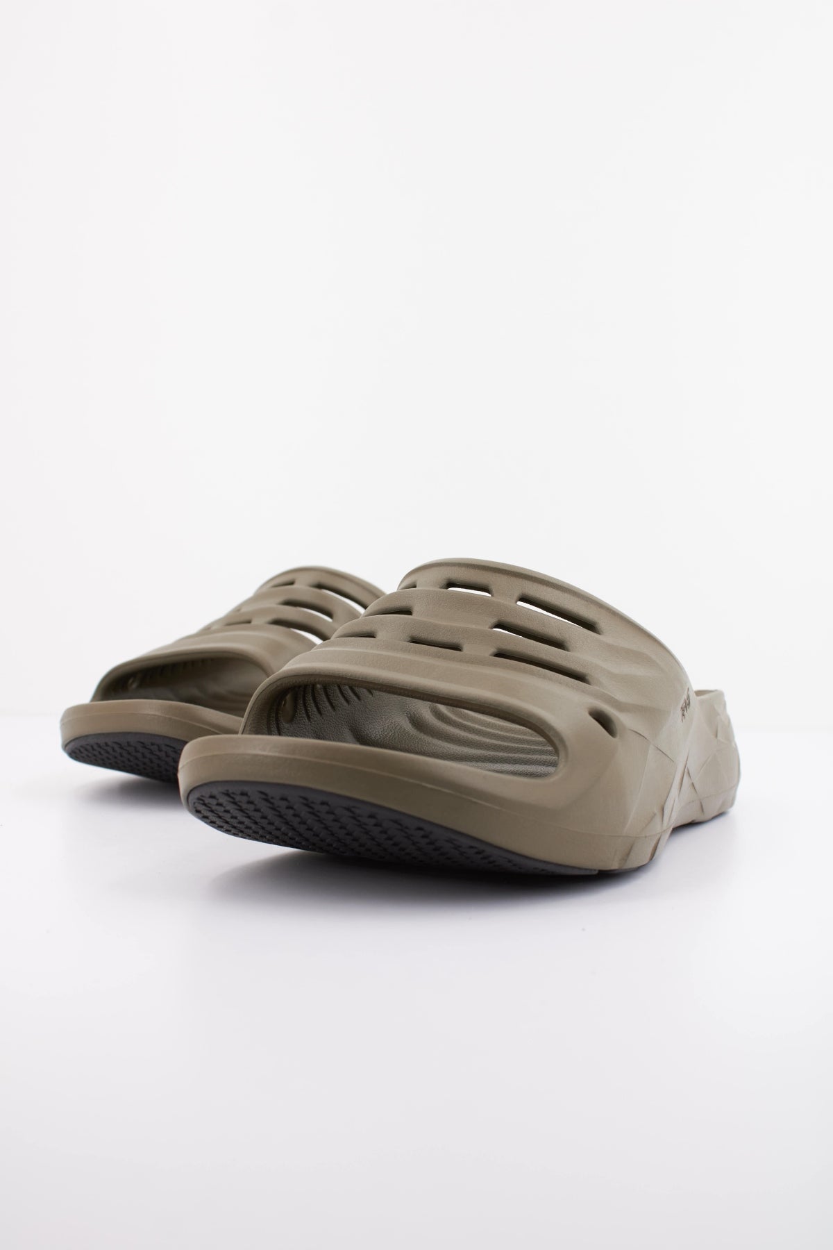 TEVA M APRETRAIL en color VERDE  (2)