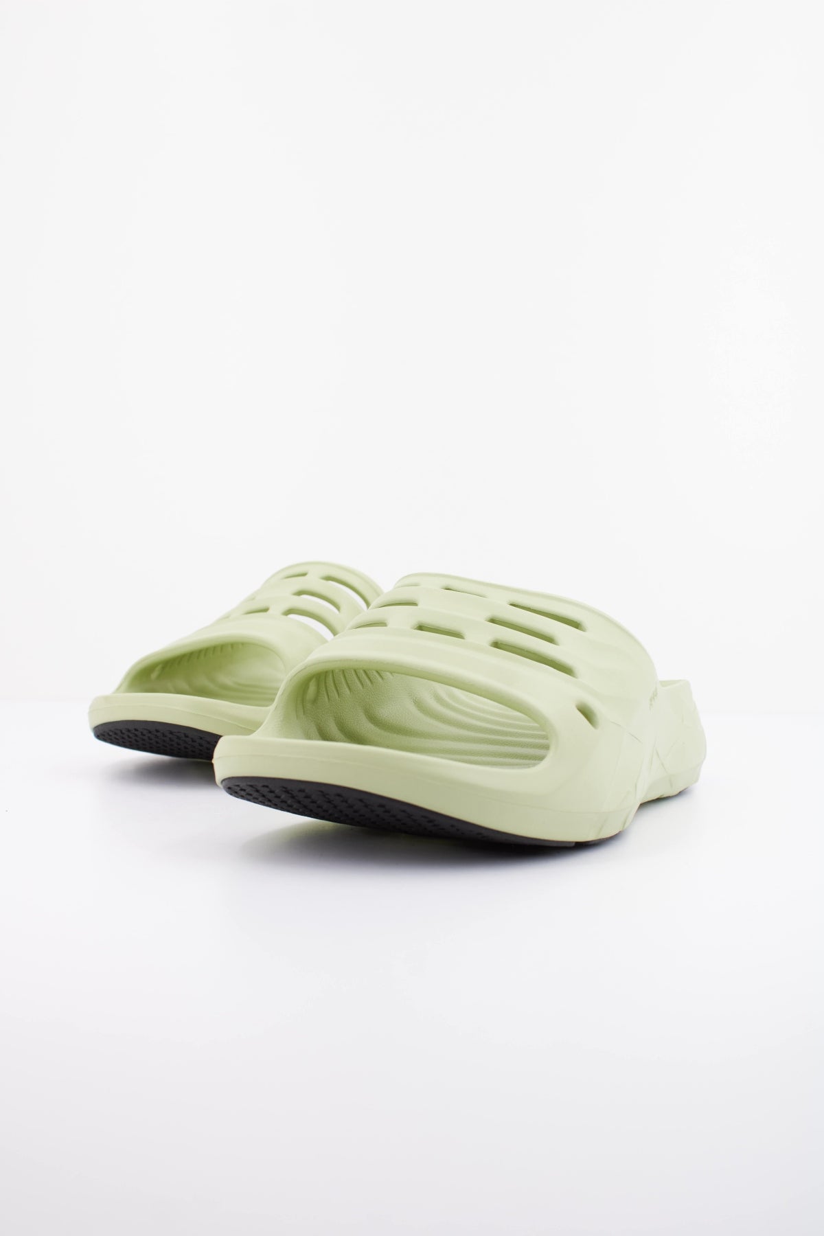 TEVA W APRETRAIL en color VERDE  (2)