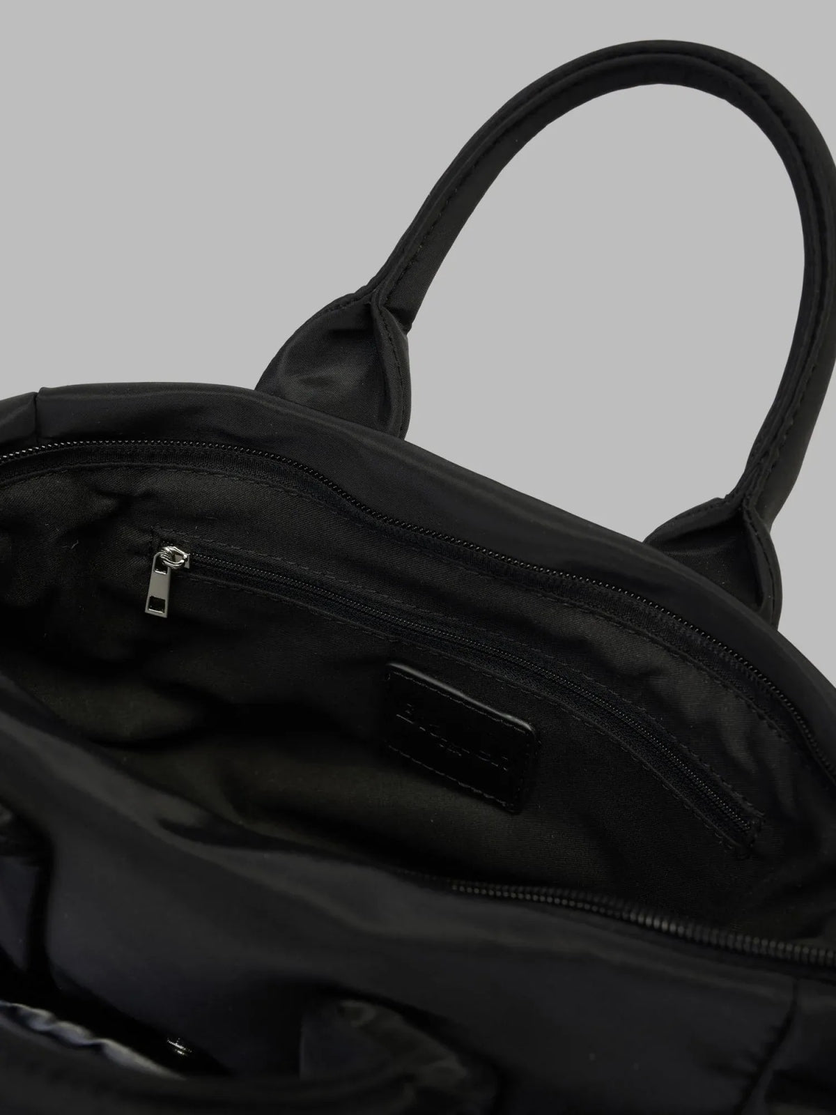 BLAUER POLYESTER NYLON TOTE BAG PADDED en color NEGRO  (2)