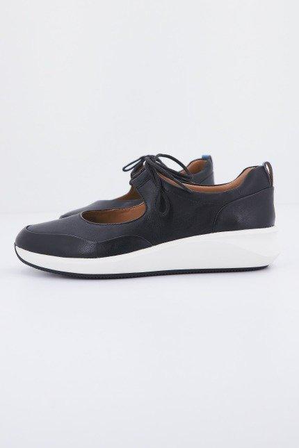 CLARKS UN RIO SKIP en color NEGRO  (2)