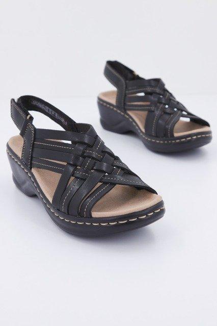 CLARKS LEXI CARMEN LEATHER en color NEGRO  (2)