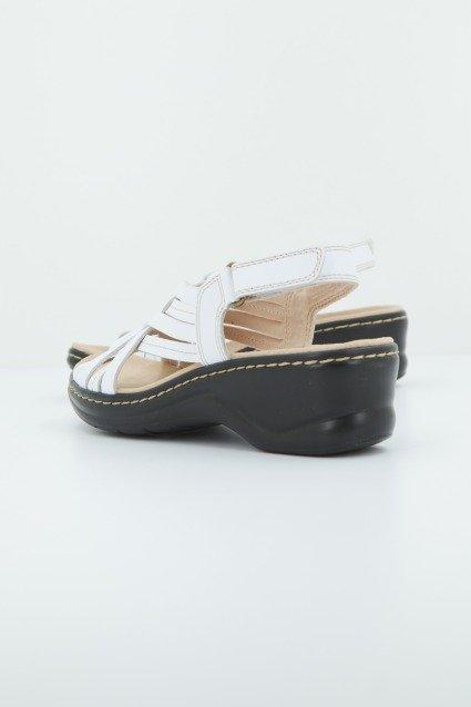 CLARKS LEXI CARMEN LEATHER en color BLANCO  (3)