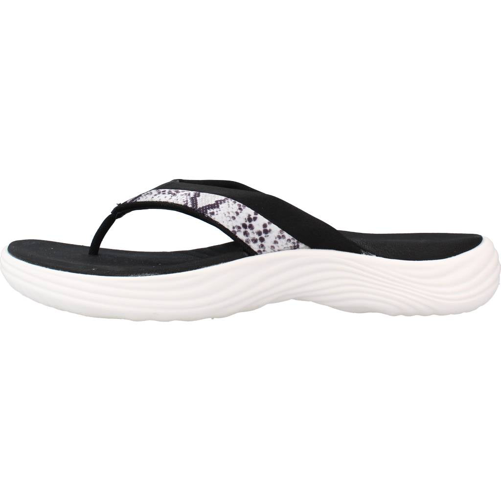 CLARKS LOLA SAND en color NEGRO  (2)