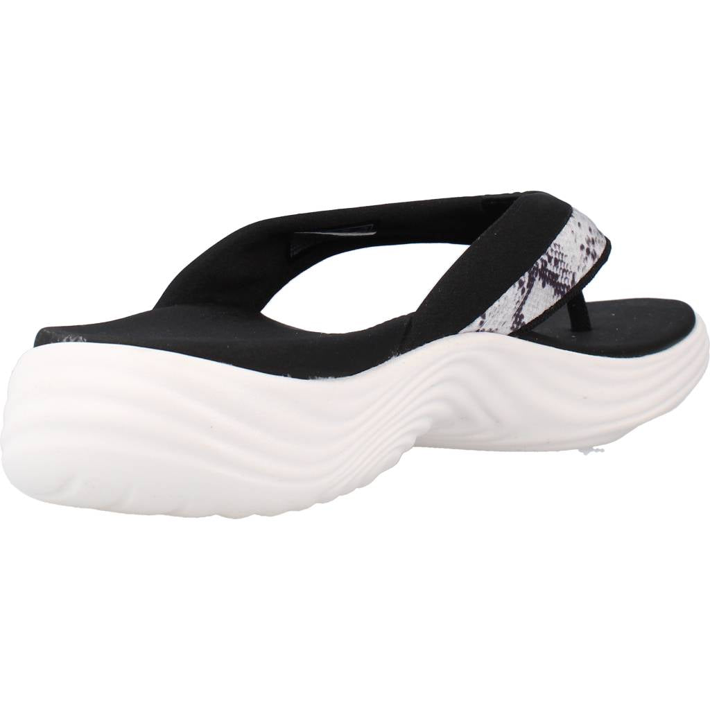 CLARKS LOLA SAND en color NEGRO  (3)