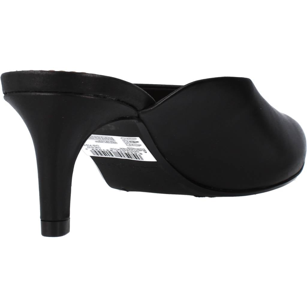 CLARKS GENOA MULE en color NEGRO  (3)