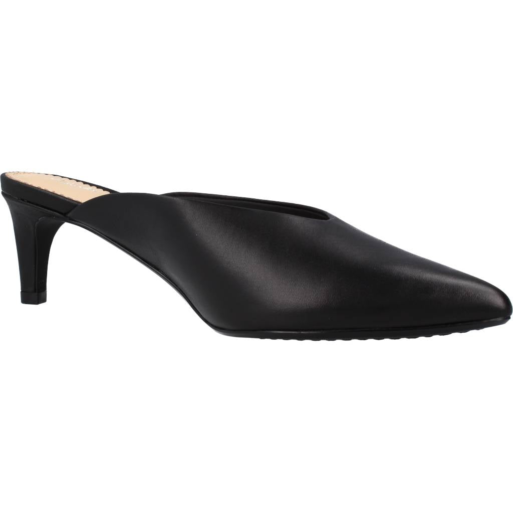 CLARKS GENOA MULE en color NEGRO  (5)