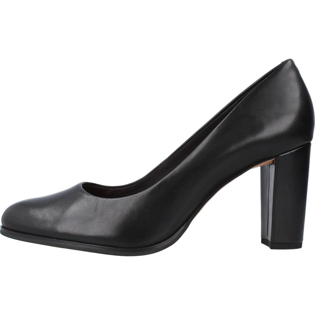 CLARKS KAYLIN CARA en color NEGRO  (2)