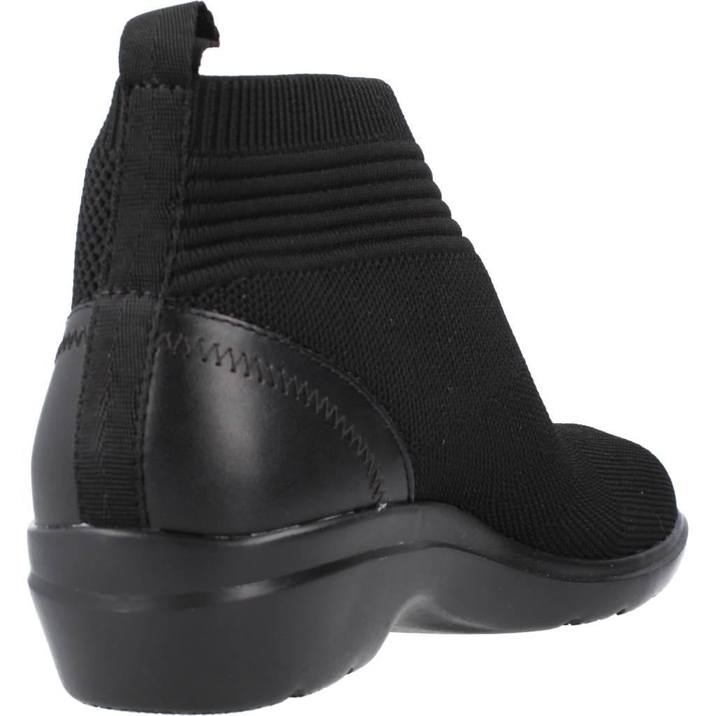 CLARKS SASHLYN MID en color NEGRO  (3)