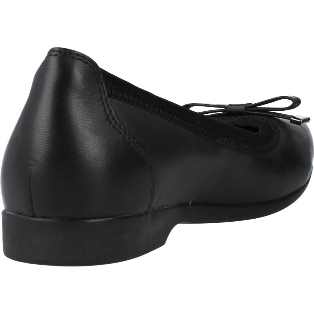 CLARKS UN DARCEY BOW en color NEGRO  (3)