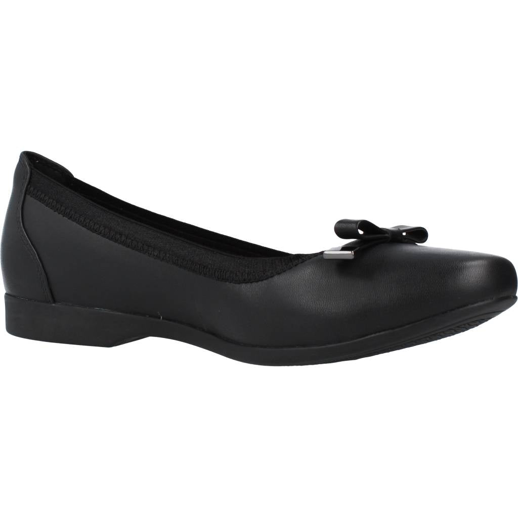 CLARKS UN DARCEY BOW en color NEGRO  (5)