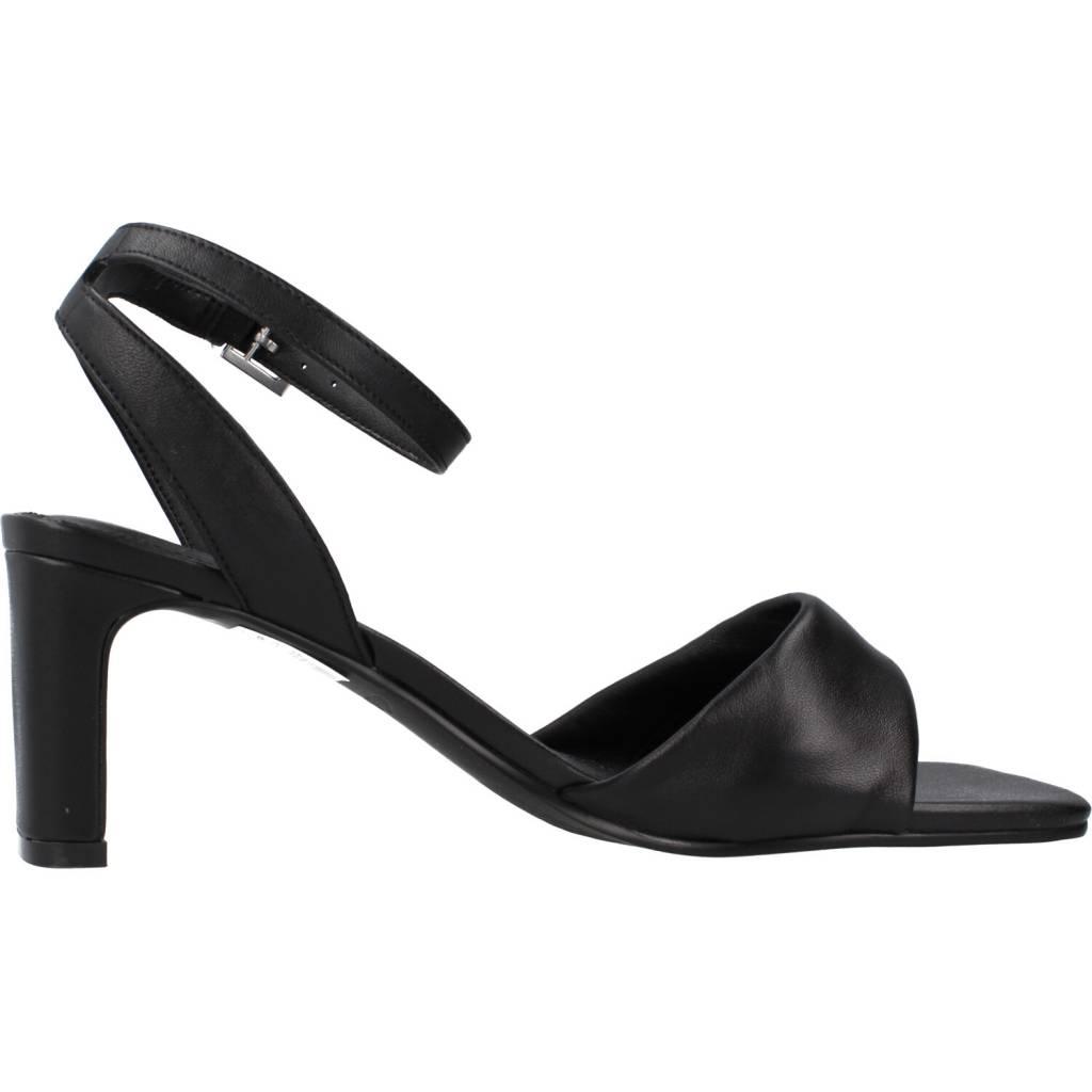 CLARKS SEREN STRAP en color NEGRO  (4)