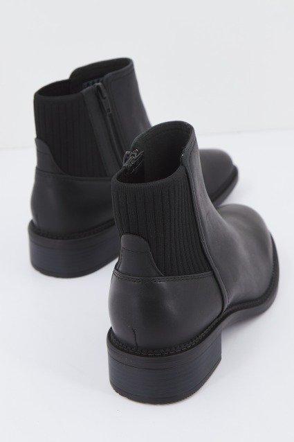 CLARKS MAYE PALM en color NEGRO  (3)