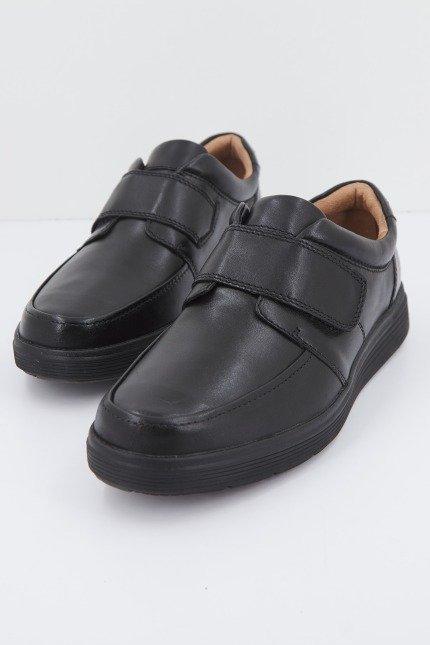 CLARKS UN ABODE STRAP en color NEGRO  (1)