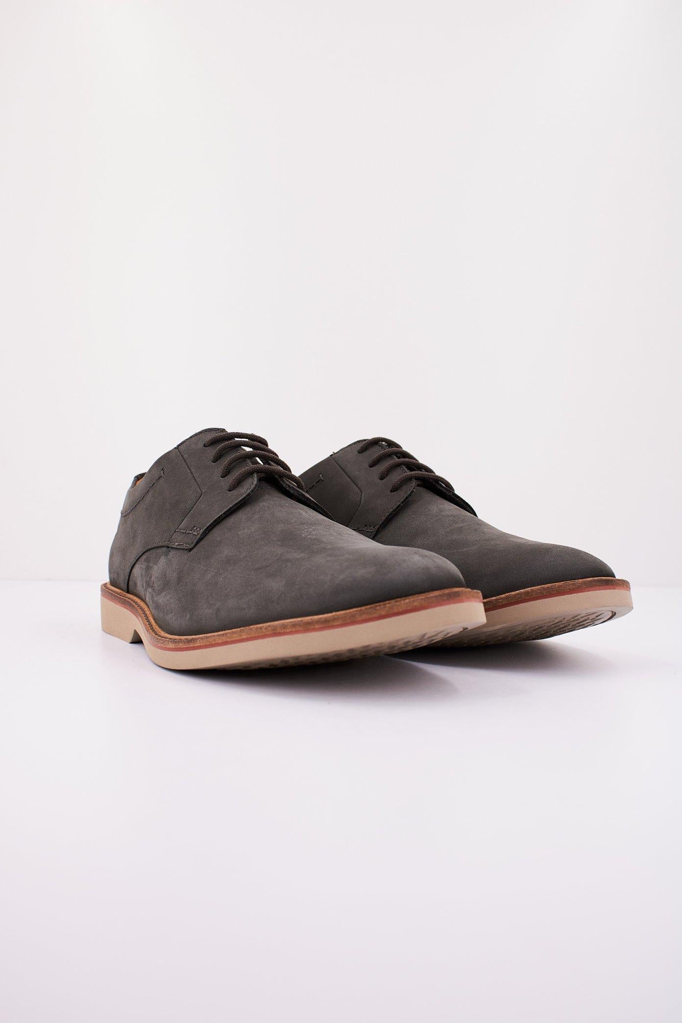 CLARKS ATTICUS LTLACE en color GRIS  (2)