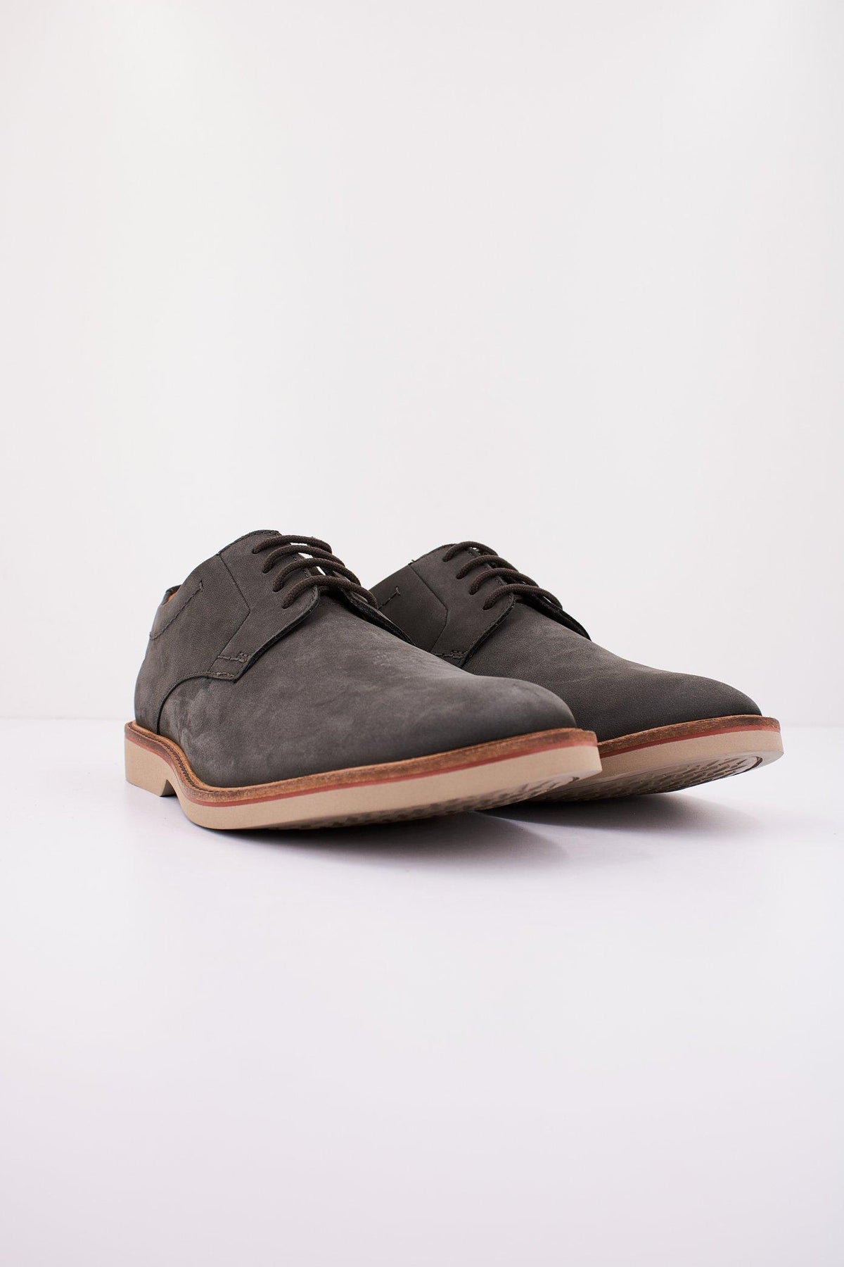 CLARKS ATTICUS LTLACE en color GRIS  (2)