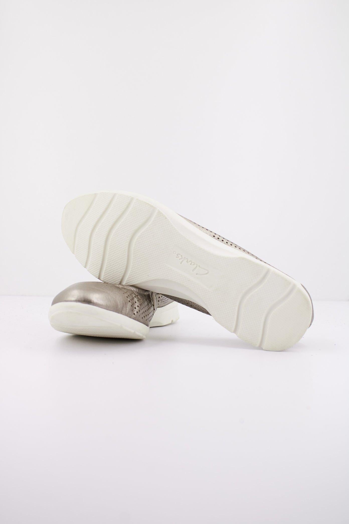 CLARKS JENETTE EASE en color ORO  (4)