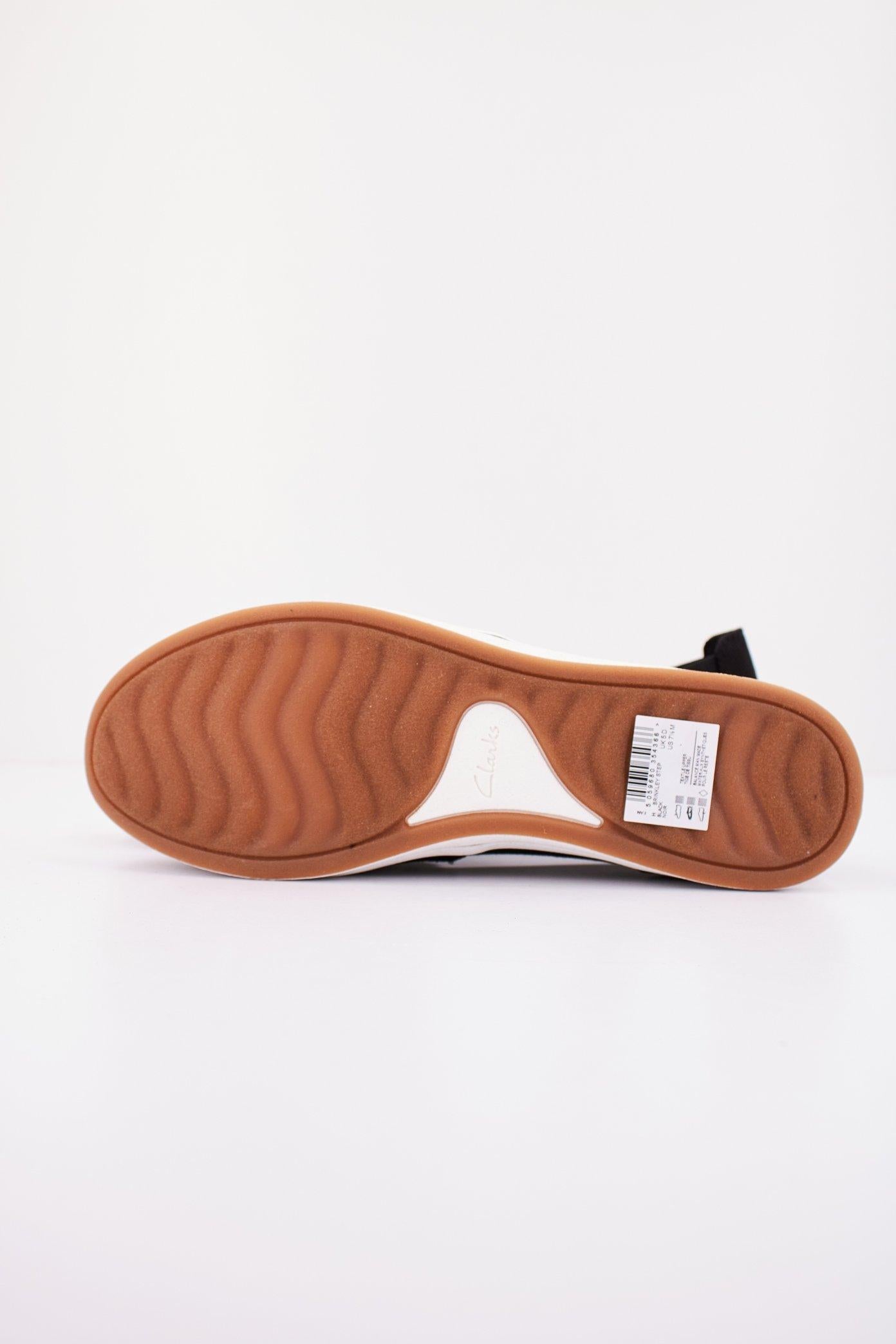 CLARKS BRINKLEY STEP en color NEGRO  (4)