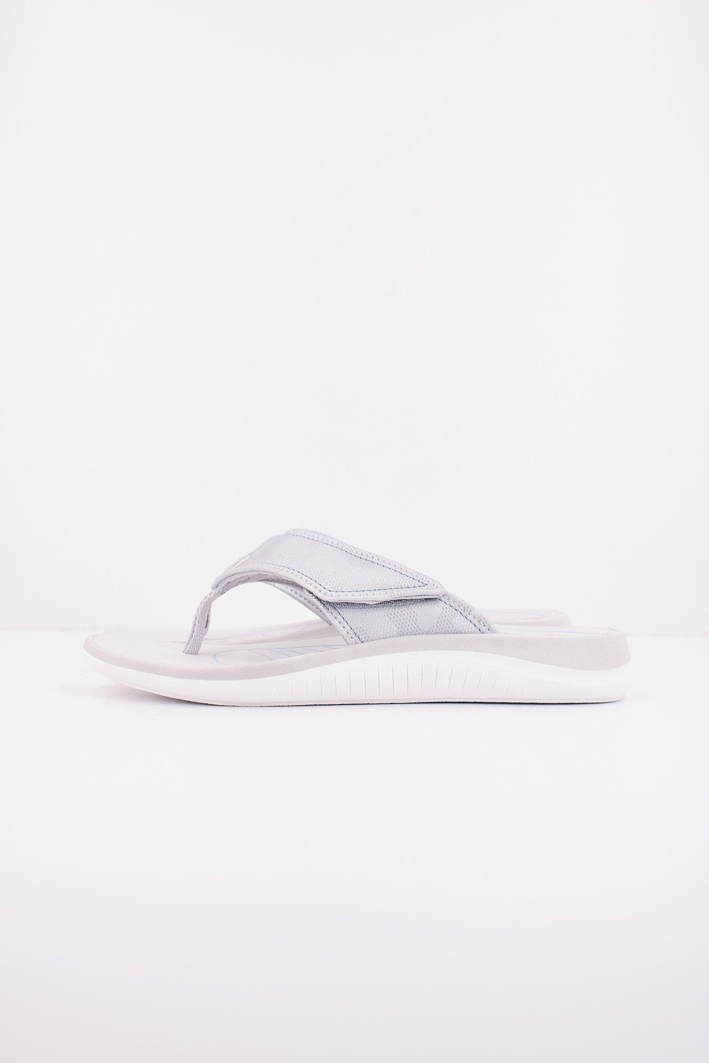 CLARKS GLIDE POST  en color PLATA  (1)