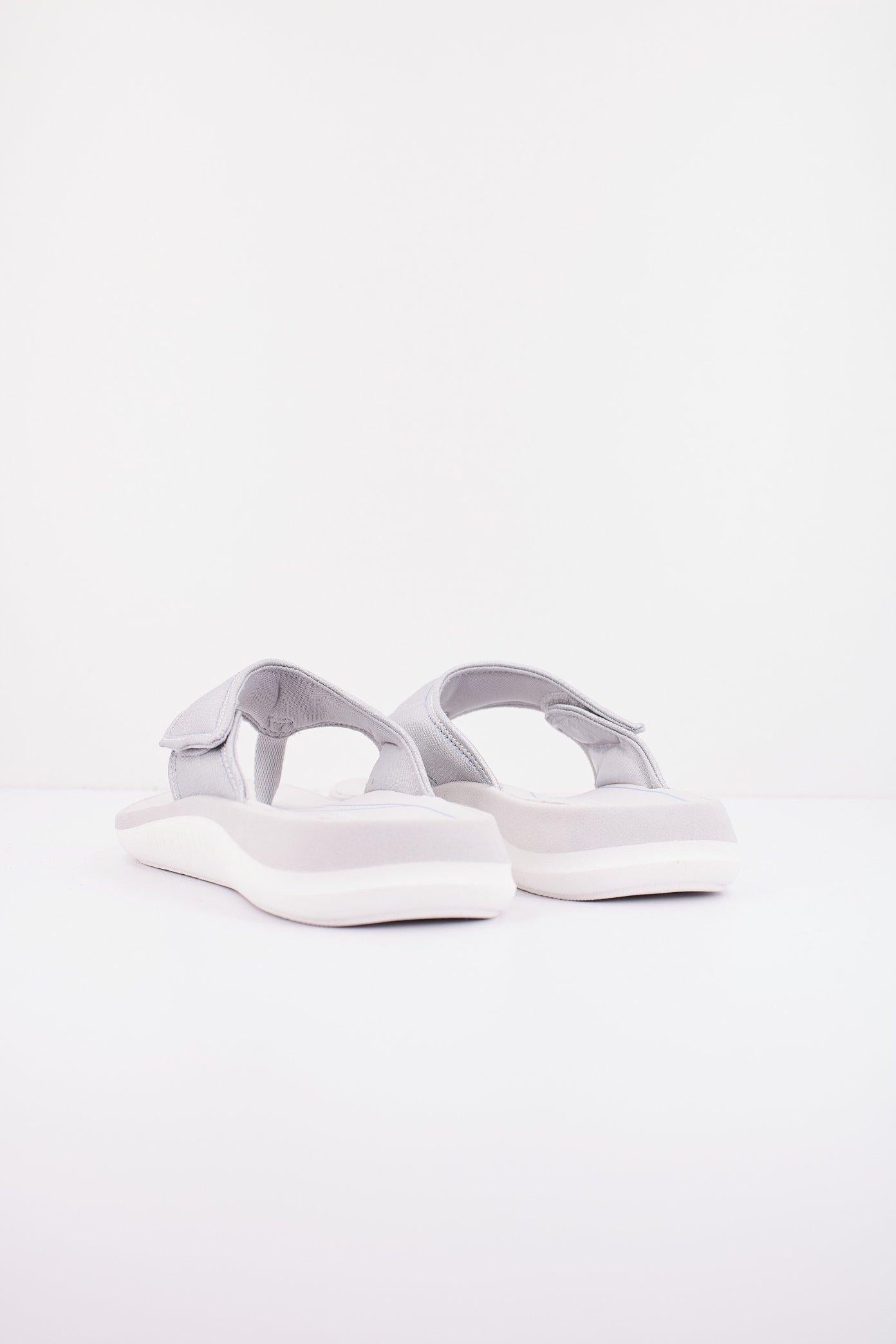 CLARKS GLIDE POST  en color PLATA  (3)