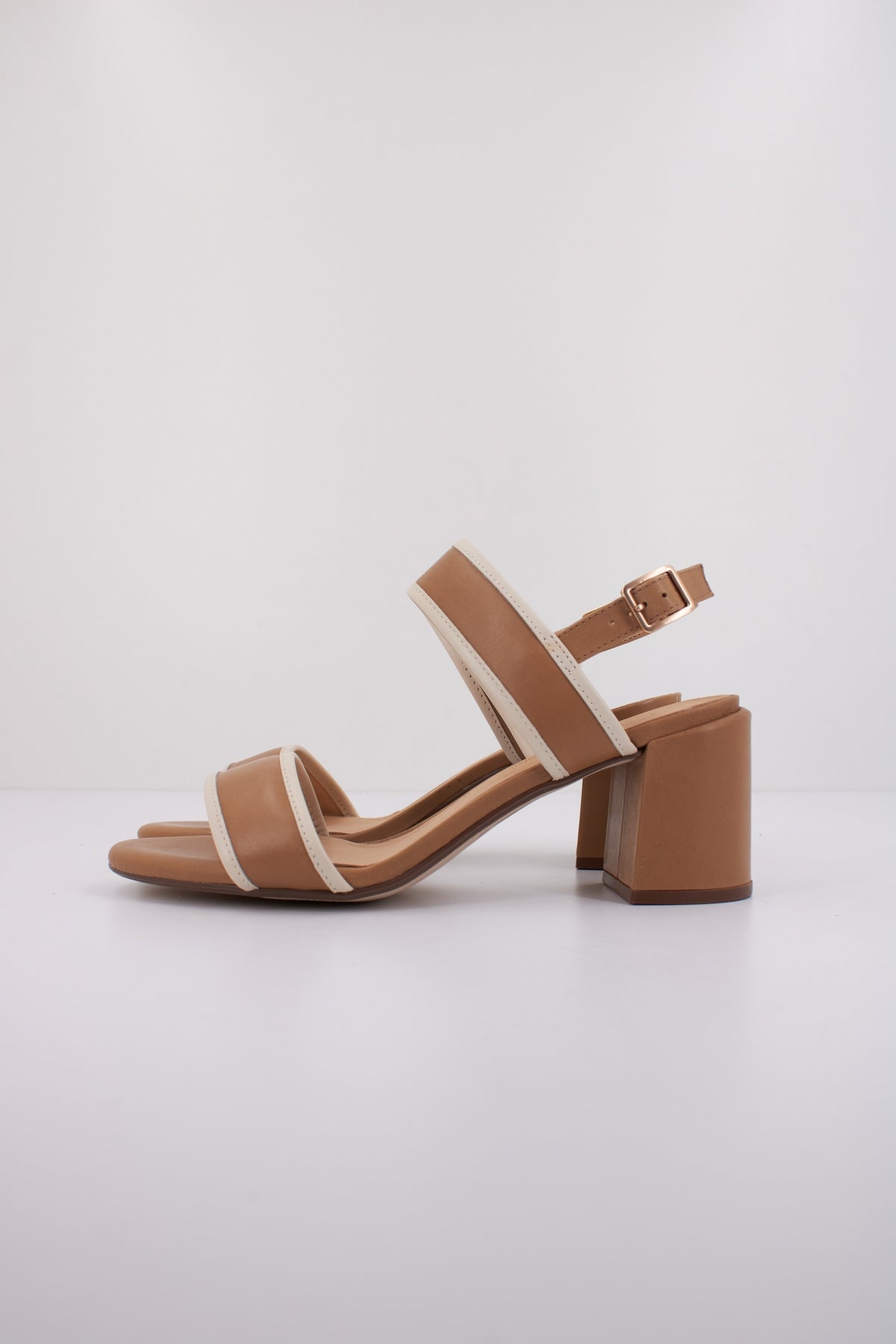 CLARKS EZORIA SLING en color MARRON  (1)
