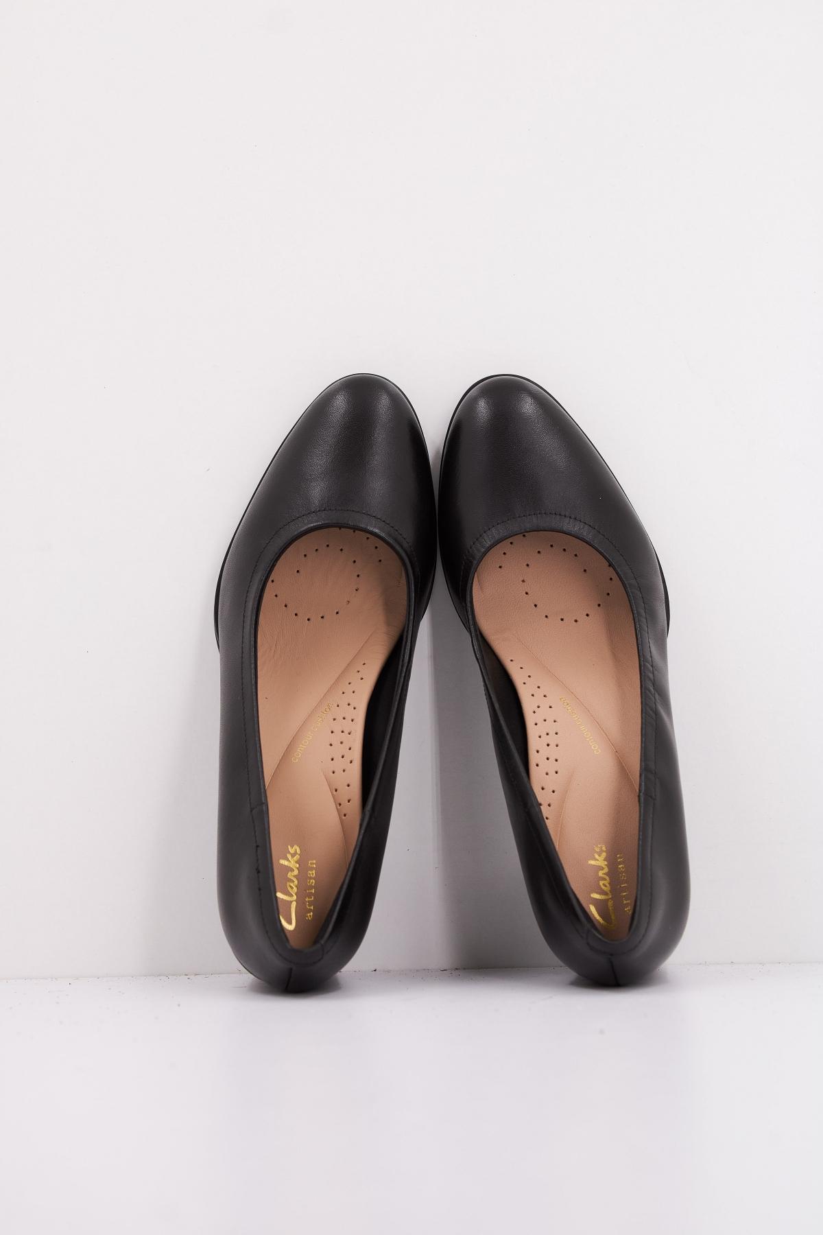 CLARKS FREVA COURT en color NEGRO  (3)